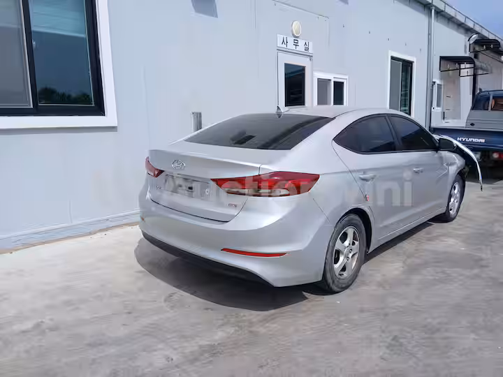 Hyundai Avante 2016 — 3