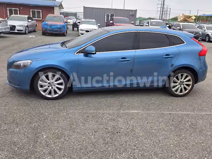 Volvo V40 2015 — 2