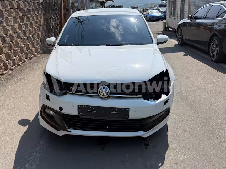 Volkswagen Polo 2015 — 2