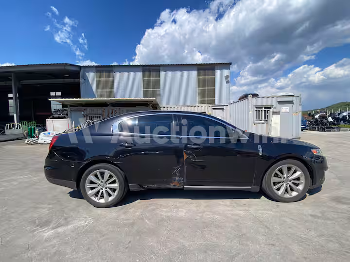 Lincoln MKS 2009 — 2