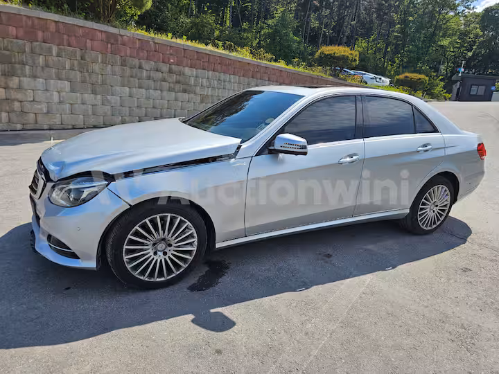 Mercedes Benz E Class 2015 — 1