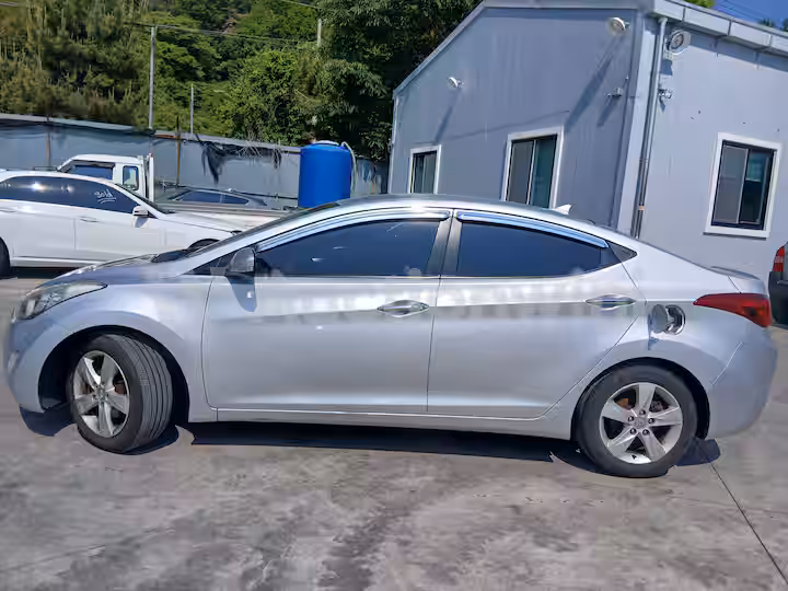 Hyundai Avante 2013 — 3