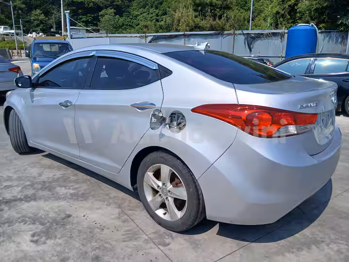 Hyundai Avante 2013 — 4