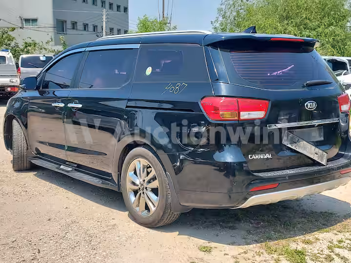 Kia Carnival 2015 — 3