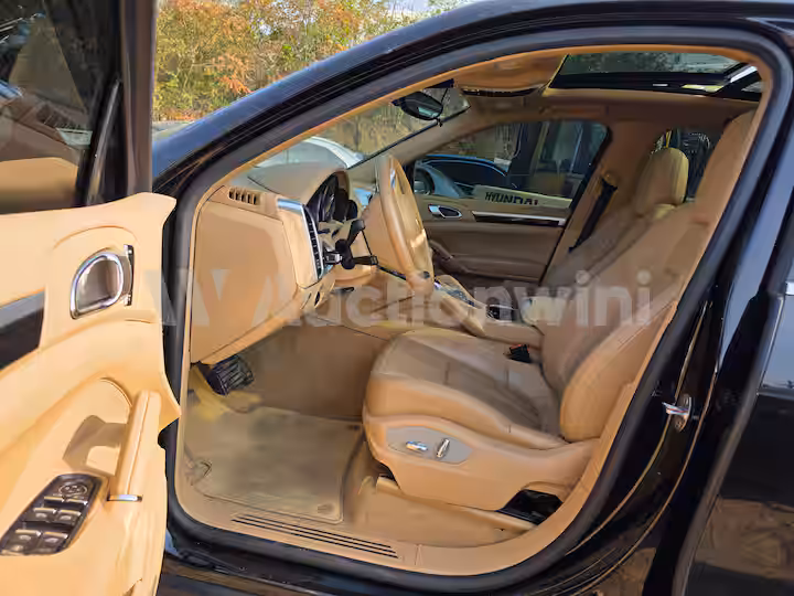 Porsche Cayenne 2013 — 11