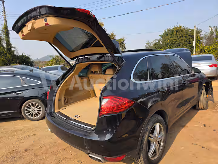 Porsche Cayenne 2013 — 22