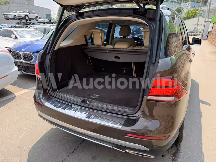Mercedes Benz GLE Class 2018 — 24