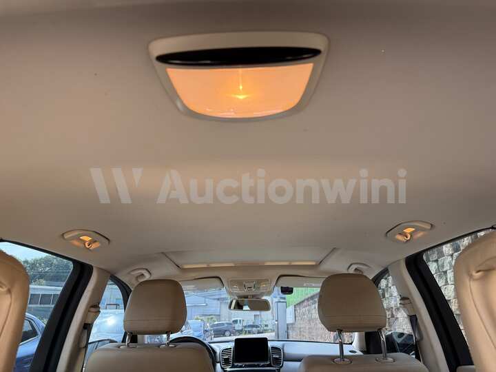 Mercedes Benz GLE Class 2018 — 27