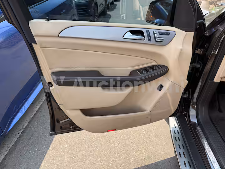 Mercedes Benz GLE Class 2018 — 29