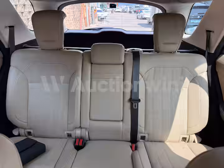 Mercedes Benz GLE Class 2018 — 38