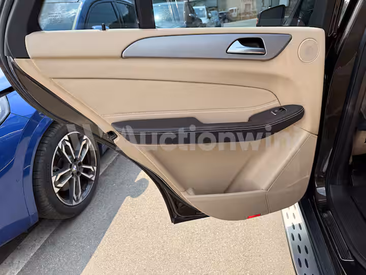 Mercedes Benz GLE Class 2018 — 40