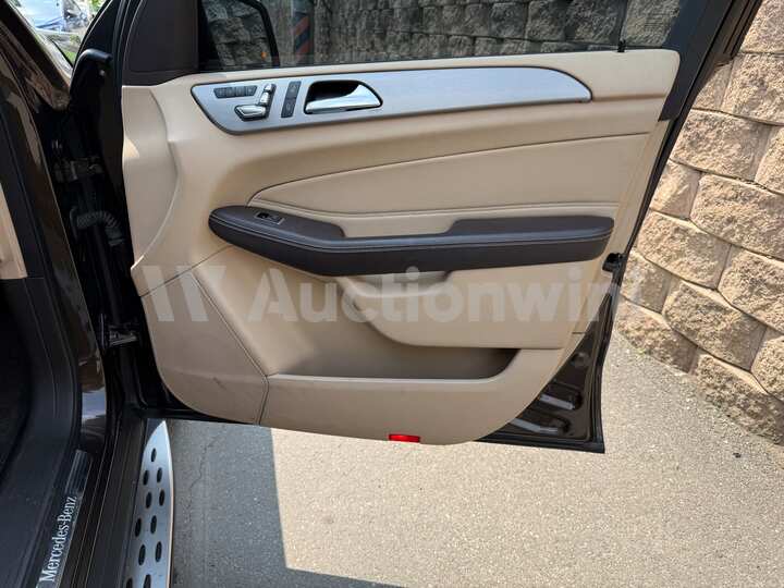 Mercedes Benz GLE Class 2018 — 49