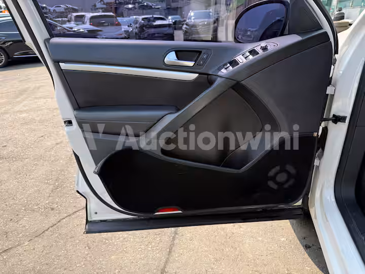 Volkswagen Tiguan 2014 — 26
