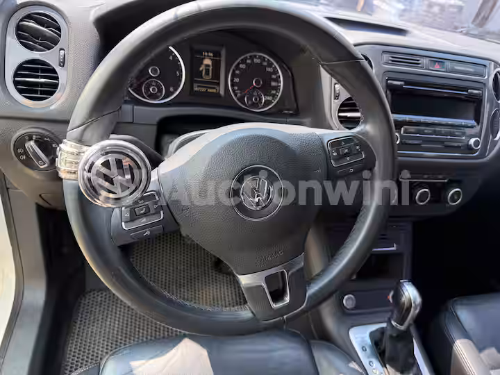 Volkswagen Tiguan 2014 — 30
