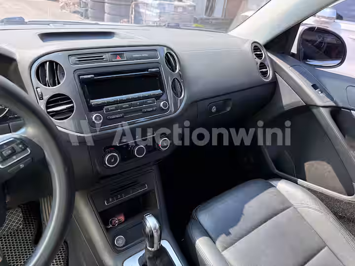 Volkswagen Tiguan 2014 — 32
