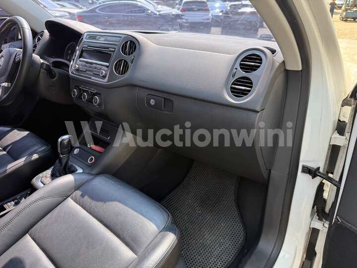 Volkswagen Tiguan 2014 — 48