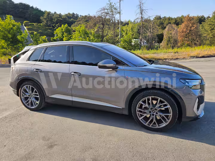 Audi Q4 2025 — 3