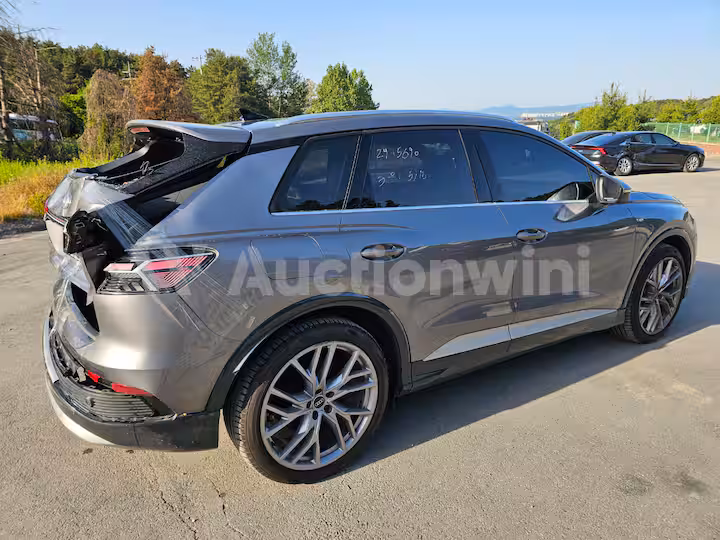 Audi Q4 2025 — 4