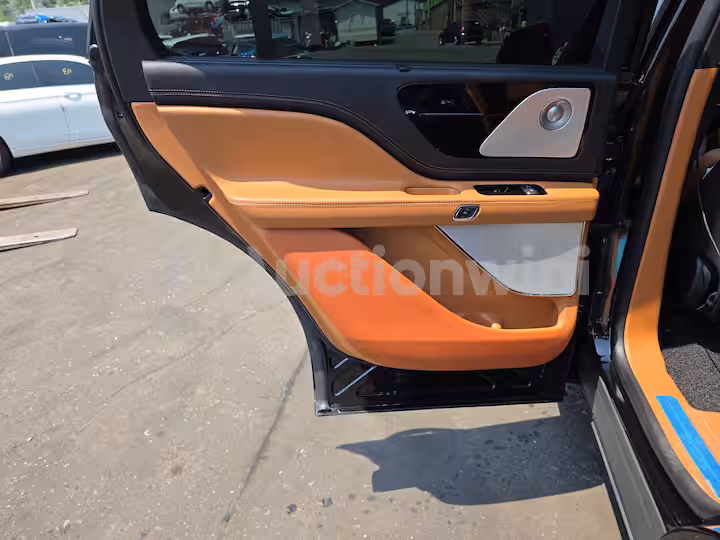 Lincoln Aviator 2021 — 32