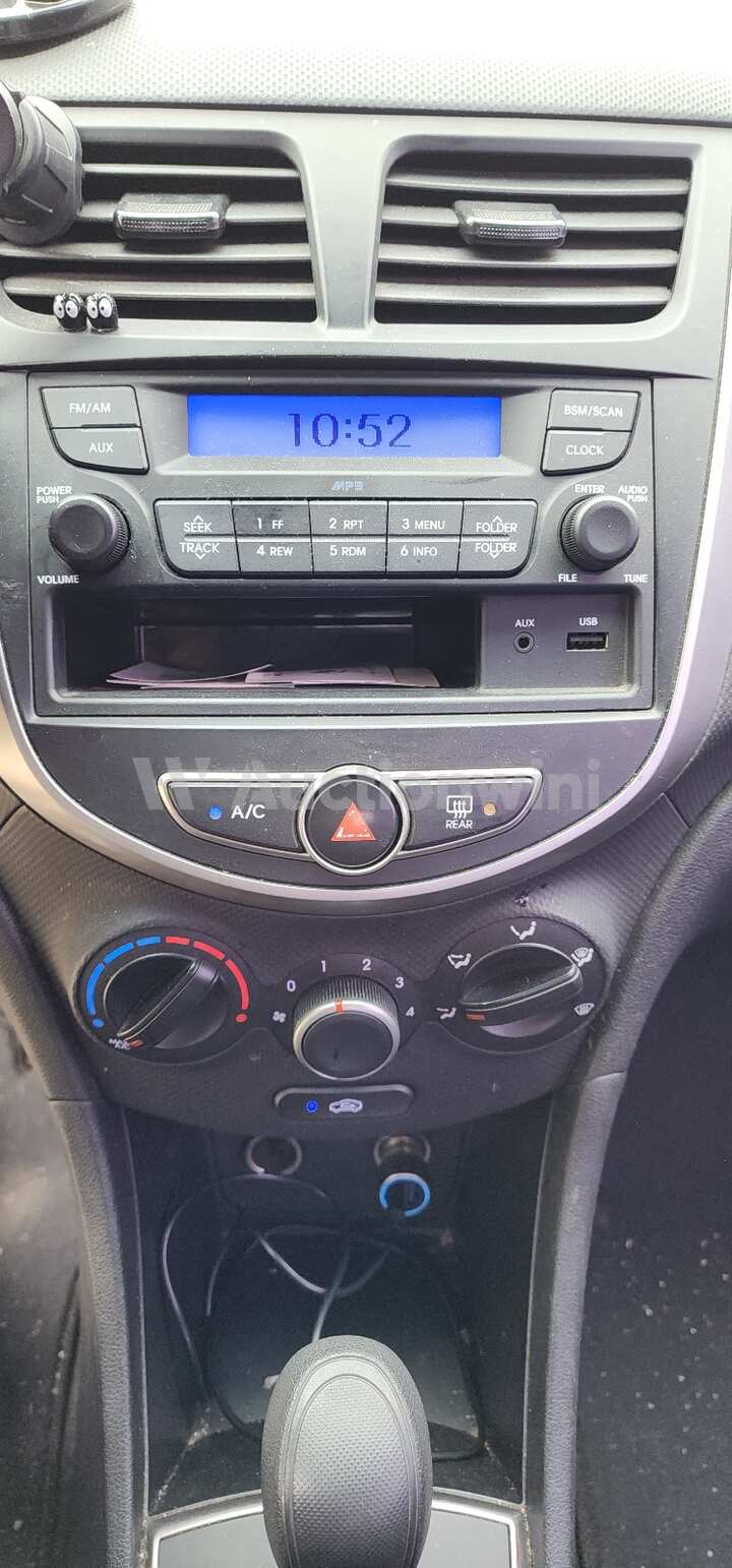 Hyundai Accent 2015 — 19