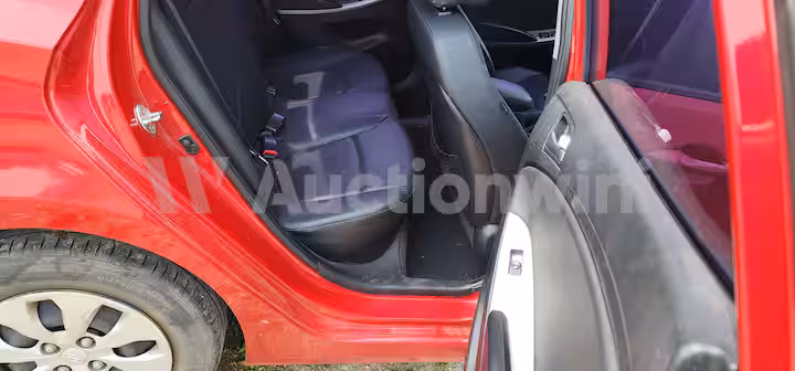 Hyundai Accent 2015 — 28