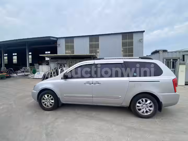 Kia Carnival 2011 — 2