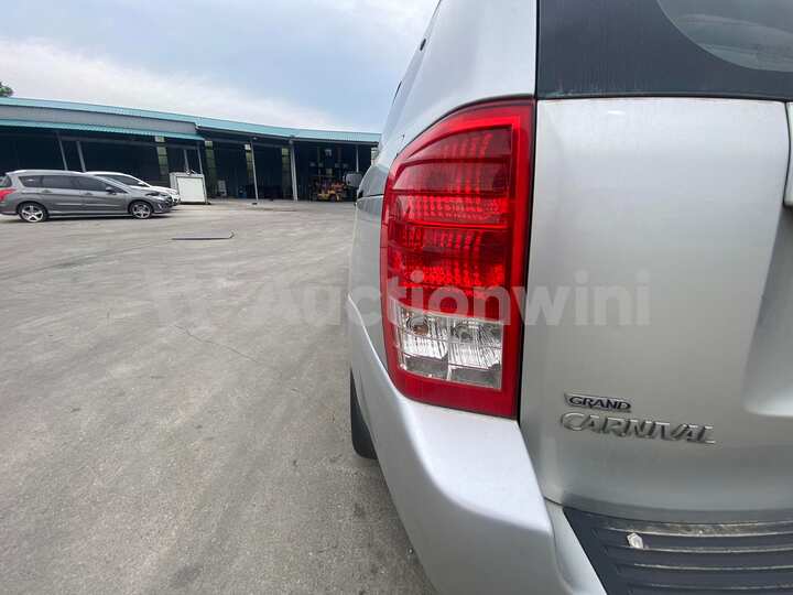 Kia Carnival 2011 — 15