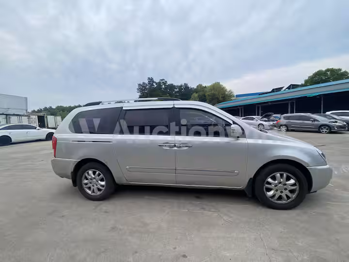 Kia Carnival 2011 — 3