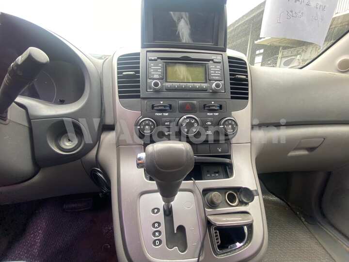 Kia Carnival 2011 — 26