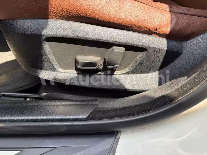 BMW 5 Series 2012 — 18