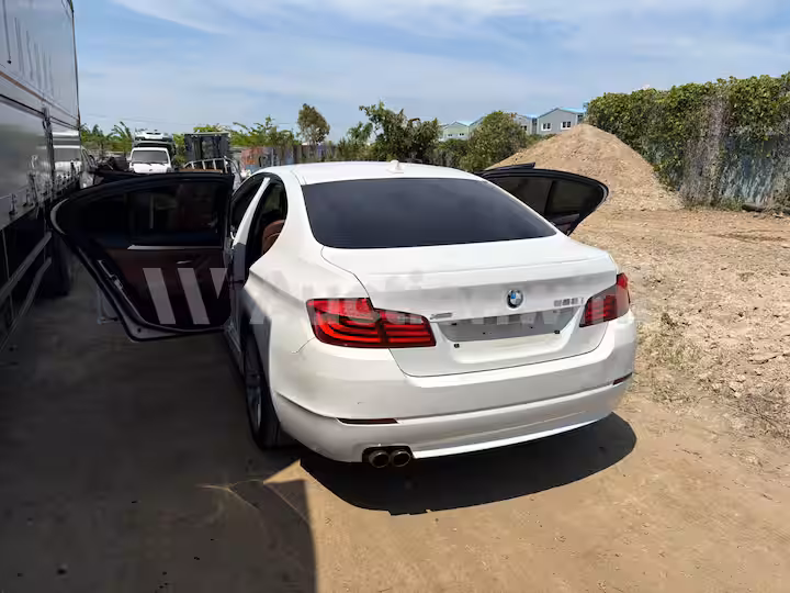 BMW 5 Series 2012 — 32