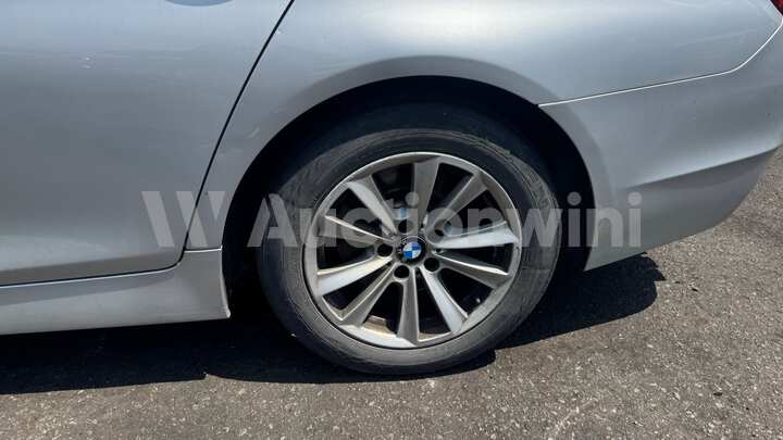 BMW 5 Series 2011 — 18