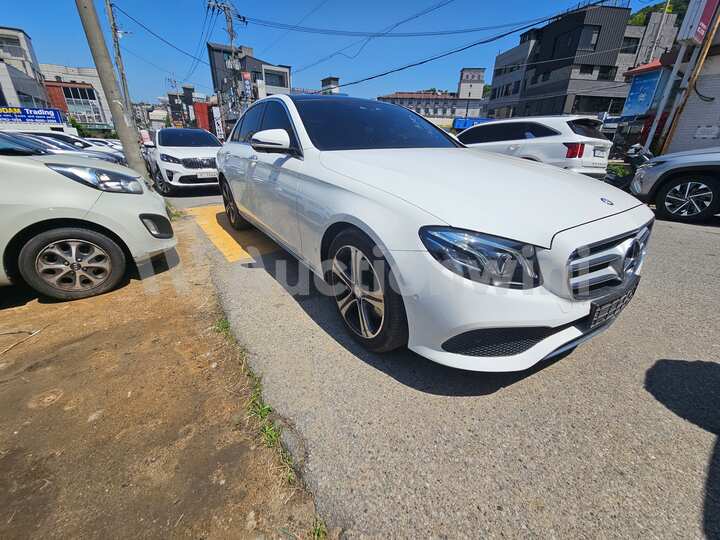 Mercedes Benz E300 2017 — 2