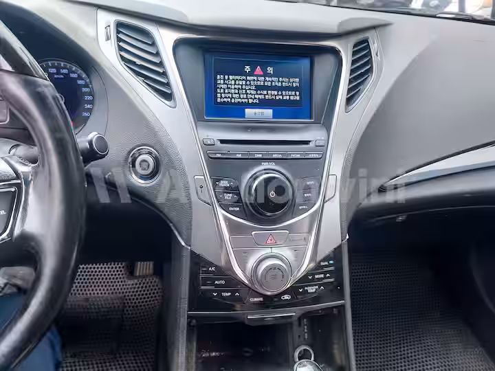 Hyundai Grandeur 2012 — 47