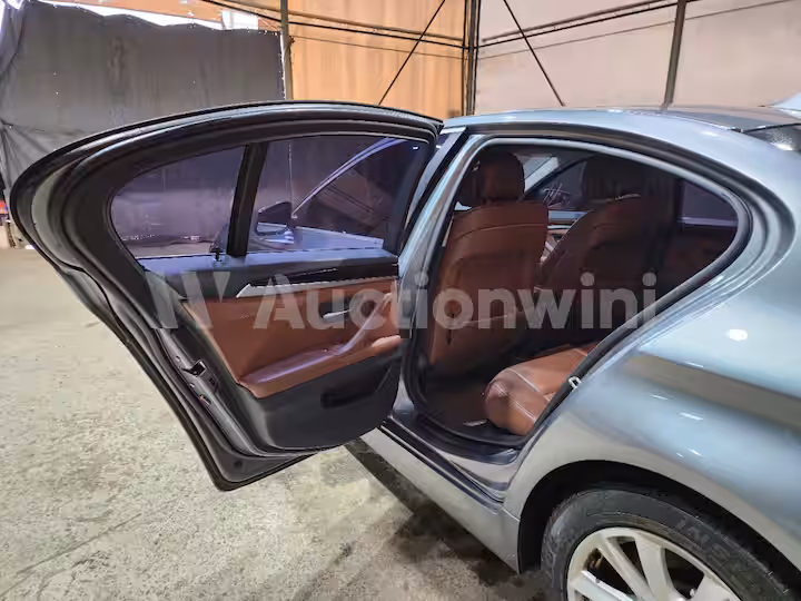 BMW 5 Series 2013 — 18