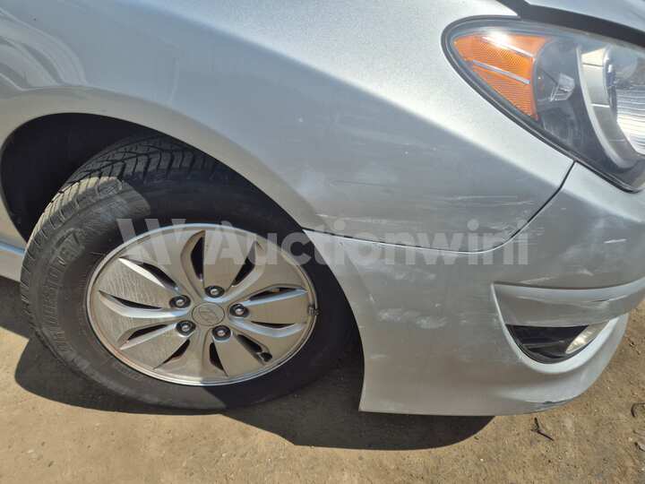 Hyundai Avante 2010 — 13