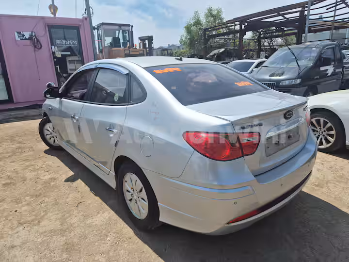 Hyundai Avante 2010 — 3