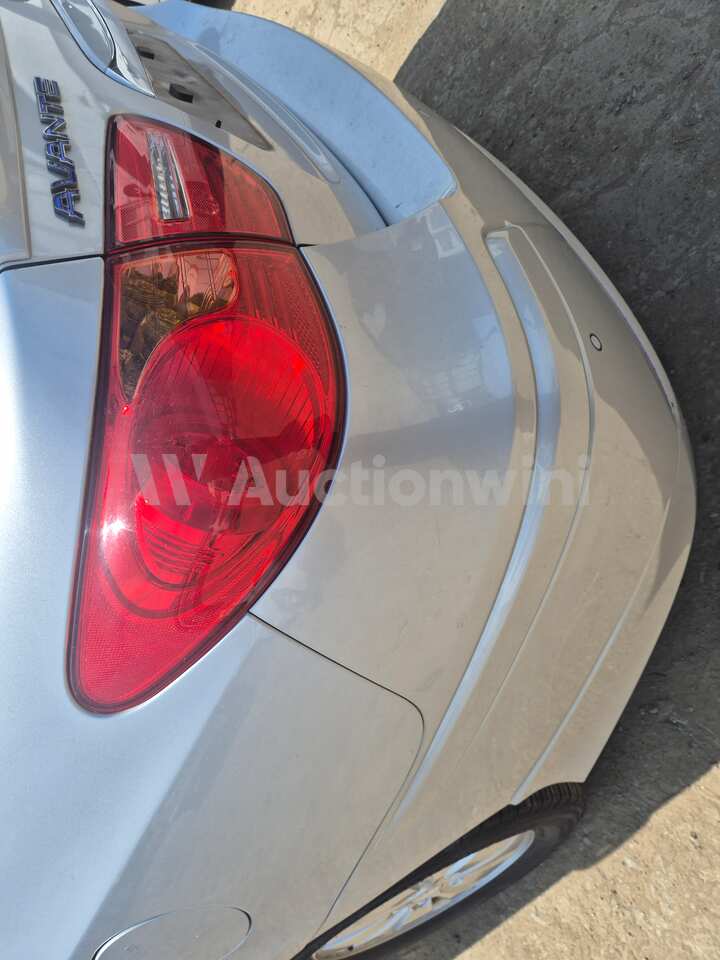 Hyundai Avante 2010 — 31