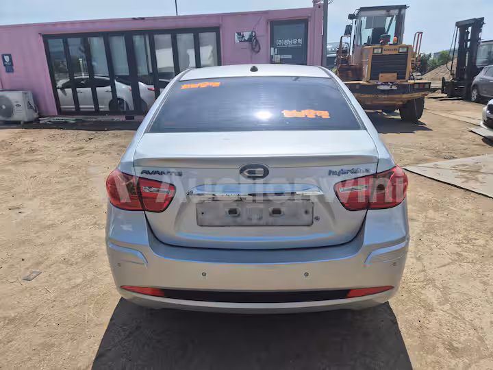 Hyundai Avante 2010 — 8