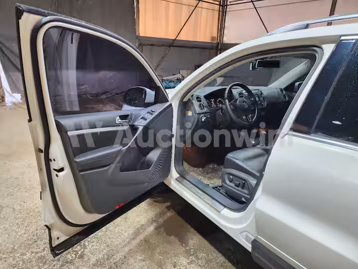 Volkswagen Tiguan 2014 — 17