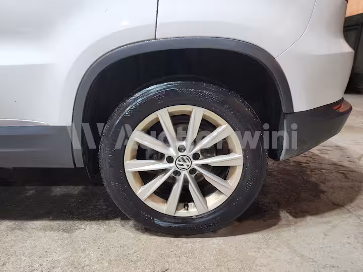 Volkswagen Tiguan 2014 — 47