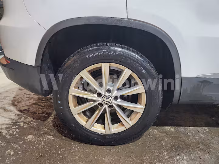 Volkswagen Tiguan 2014 — 48