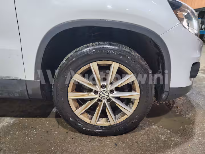 Volkswagen Tiguan 2014 — 49