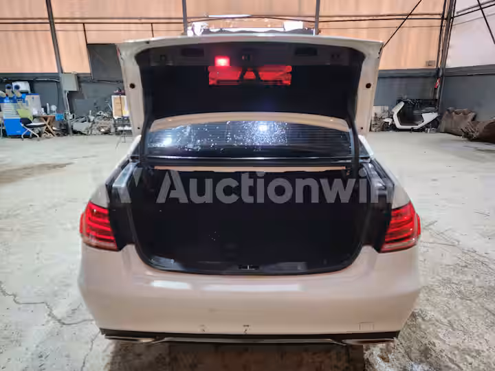 Mercedes Benz E Class 2014 — 21