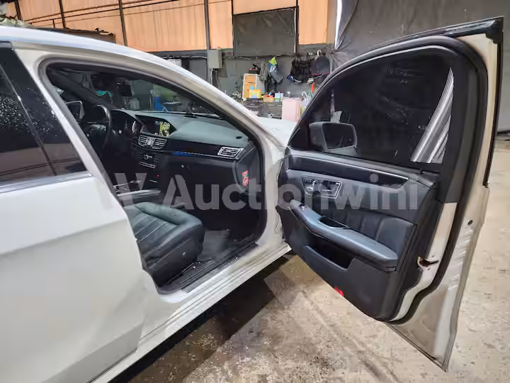Mercedes Benz E Class 2014 — 28