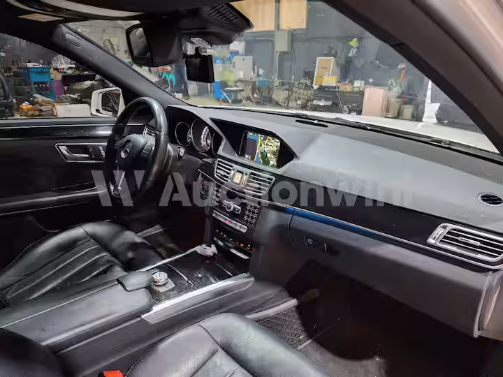 Mercedes Benz E Class 2014 — 32