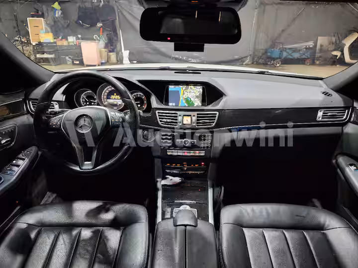 Mercedes Benz E Class 2014 — 33