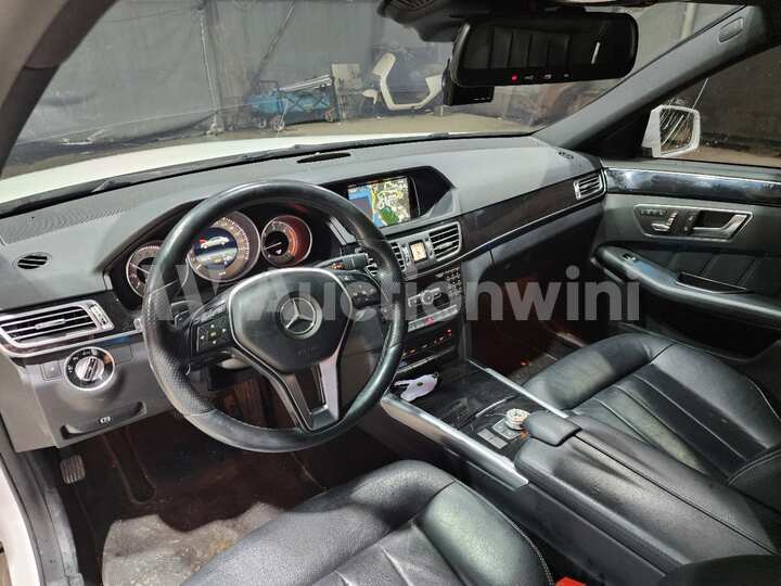 Mercedes Benz E Class 2014 — 35