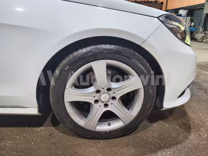 Mercedes Benz E Class 2014 — 52