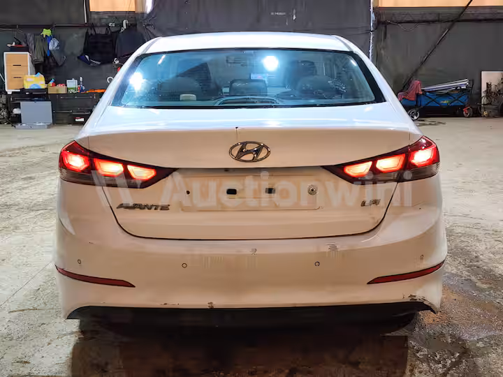 Hyundai Avante 2017 — 4